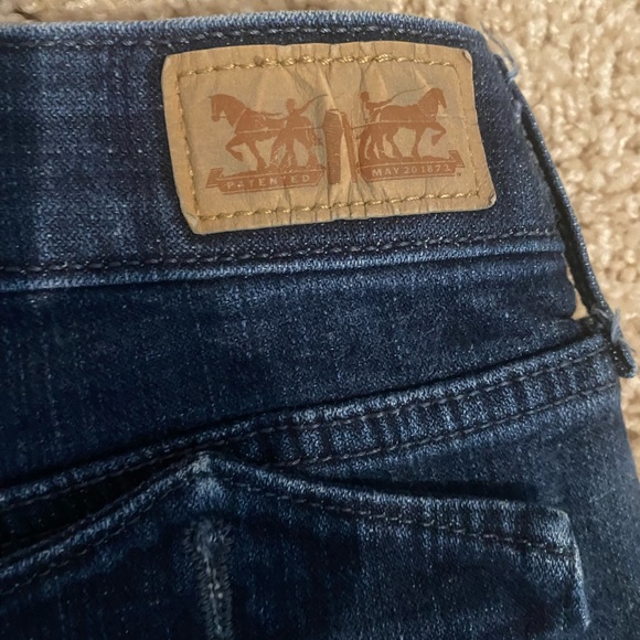 LEVI’S STRAIGHT LEG JEANS SIZE 4- WORN ONCE🛍 - Picture 6 of 6